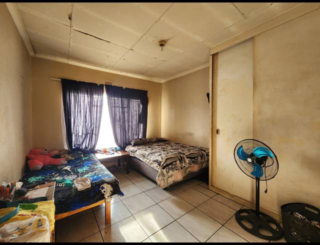 1 BEDROOM FLAT FOR SALE IN VANDERBIJLPARK CE 2